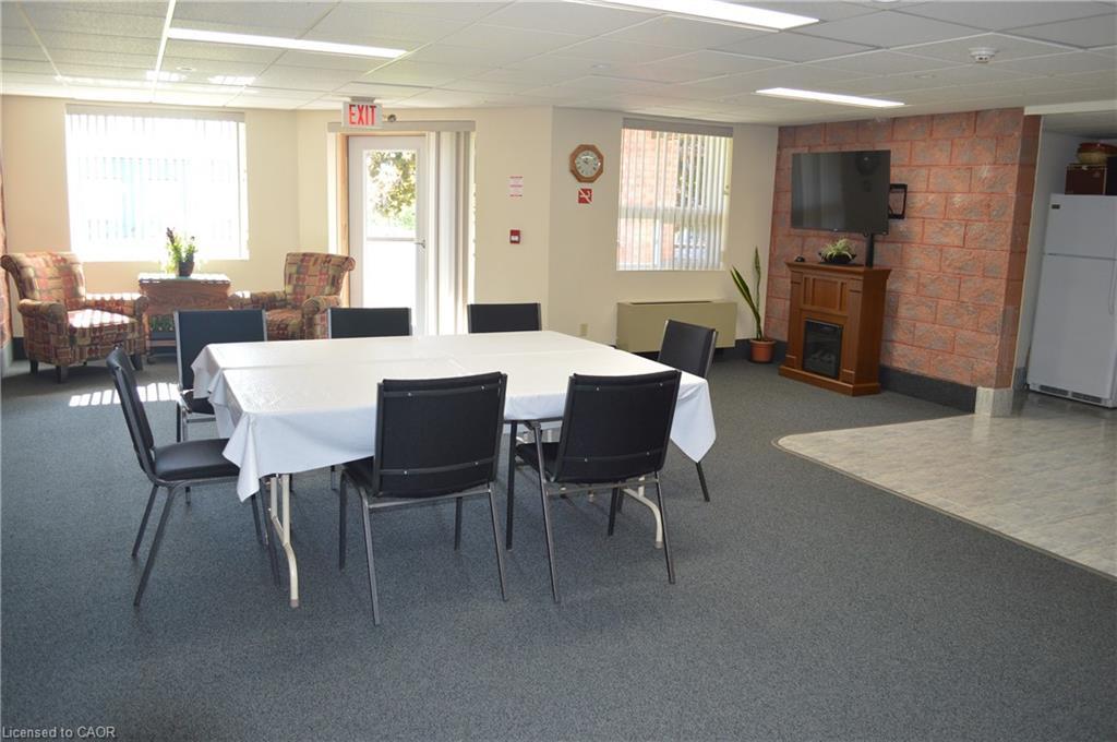 705-5 Mill Pond Court, Simcoe, ON - Indoor Photo Showing Dining Room