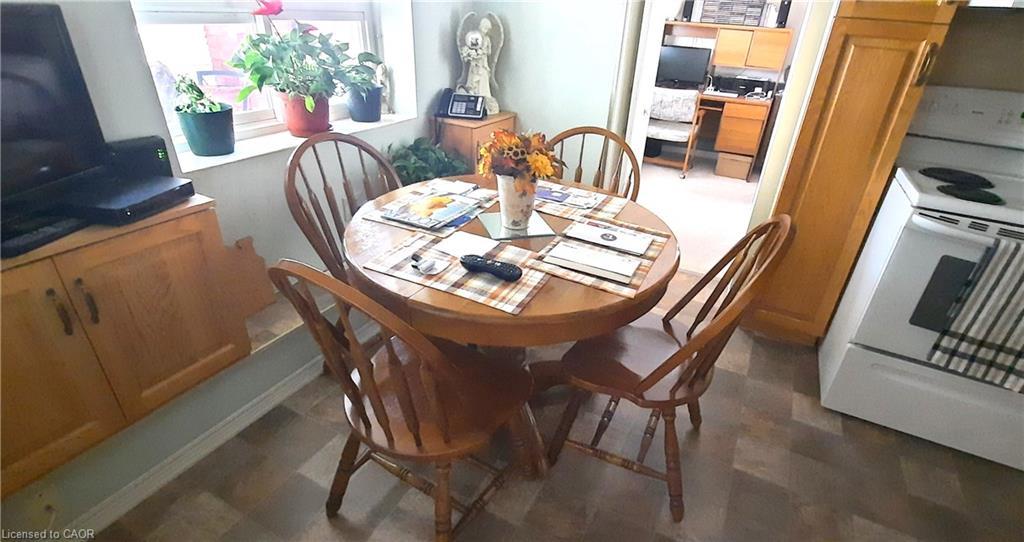 705-5 Mill Pond Court, Simcoe, ON - Indoor Photo Showing Dining Room