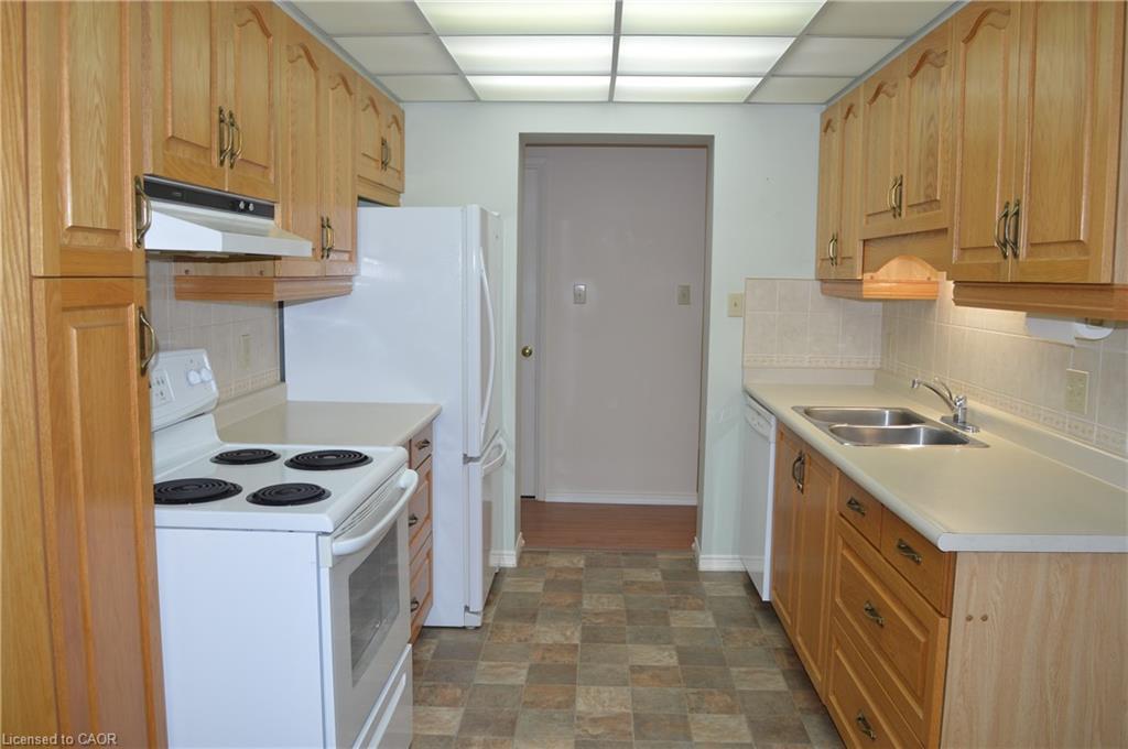705-5 Mill Pond Court, Simcoe, ON - Indoor Photo Showing Kitchen With Double Sink