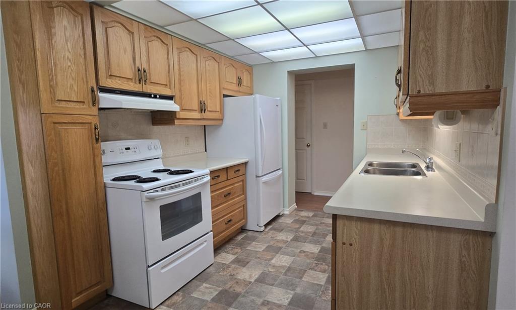 705-5 Mill Pond Court, Simcoe, ON - Indoor Photo Showing Kitchen With Double Sink