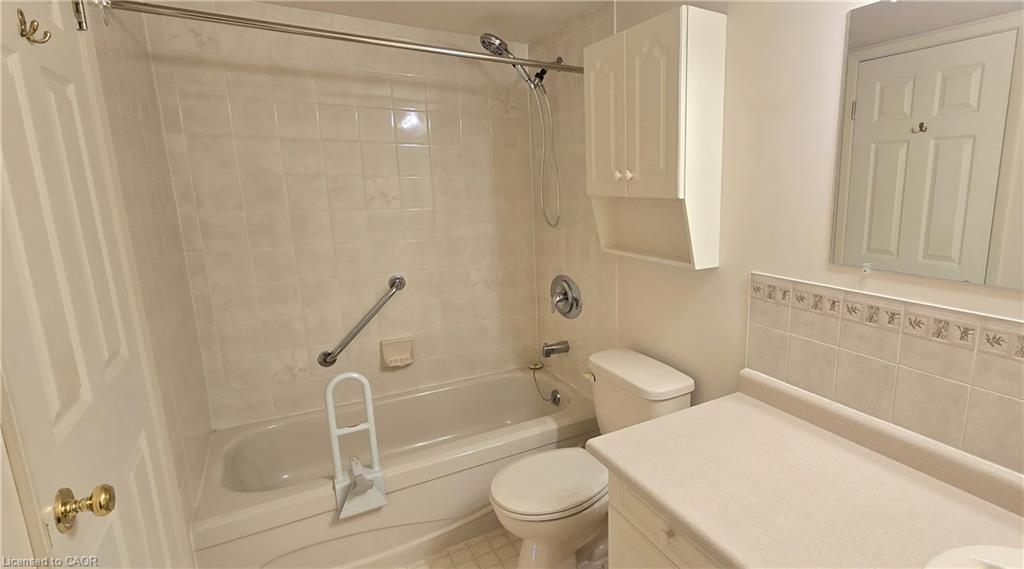 705-5 Mill Pond Court, Simcoe, ON - Indoor Photo Showing Bathroom