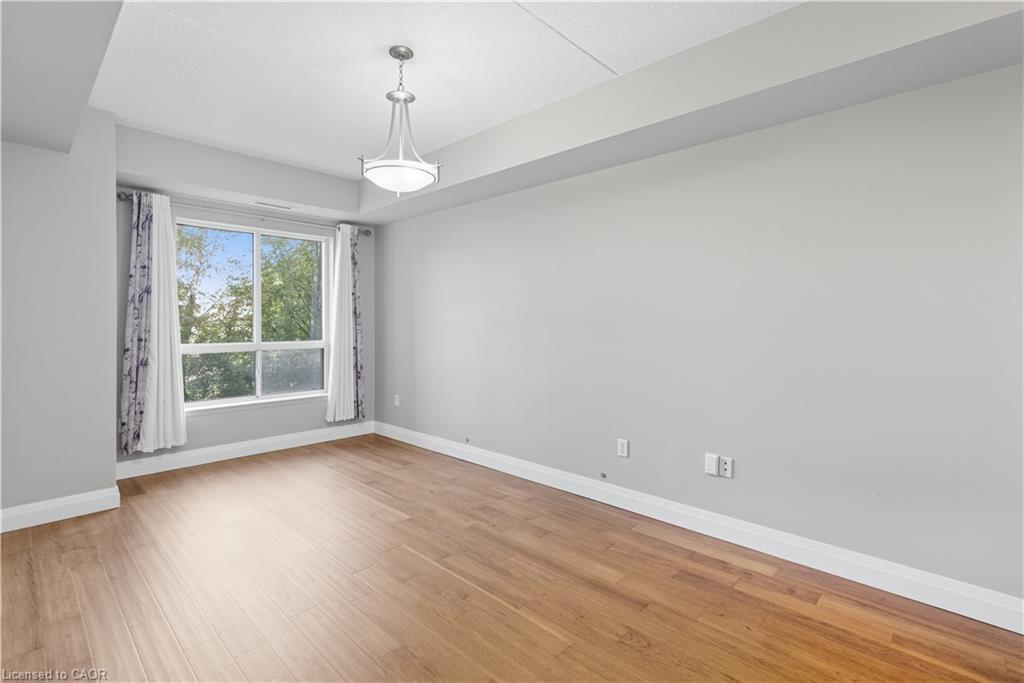 211-2075 Amherst Heights Drive, Burlington, ON - Indoor Photo Showing Other Room