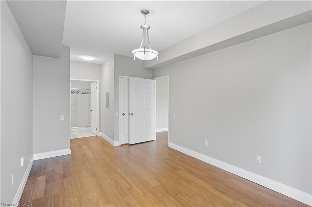 211-2075 Amherst Heights Drive, Burlington, ON - Indoor Photo Showing Other Room
