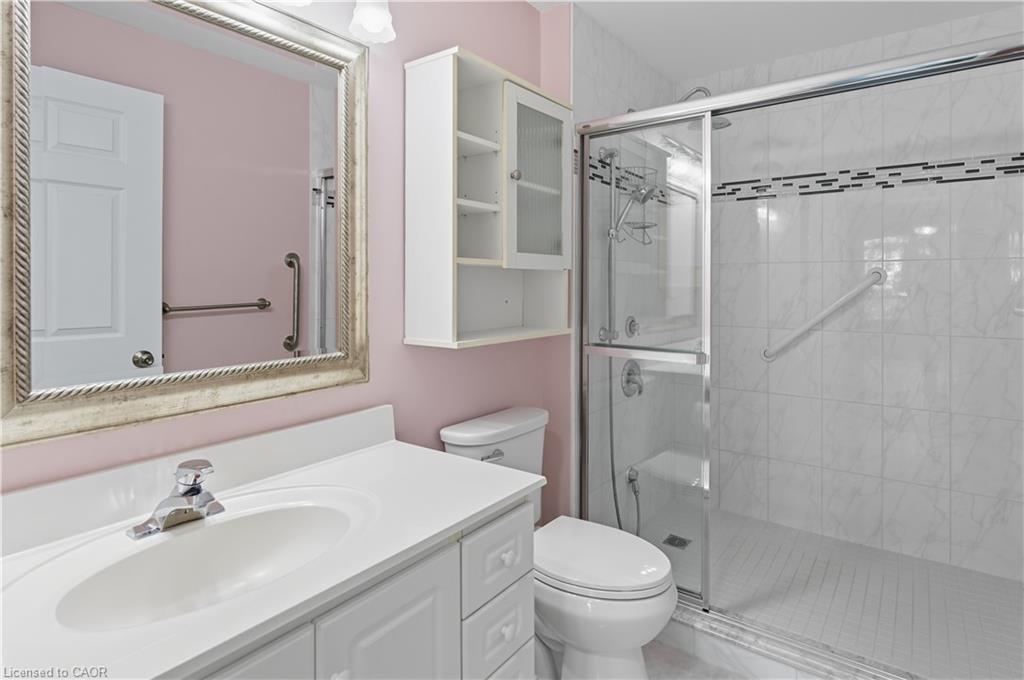 211-2075 Amherst Heights Drive, Burlington, ON - Indoor Photo Showing Bathroom