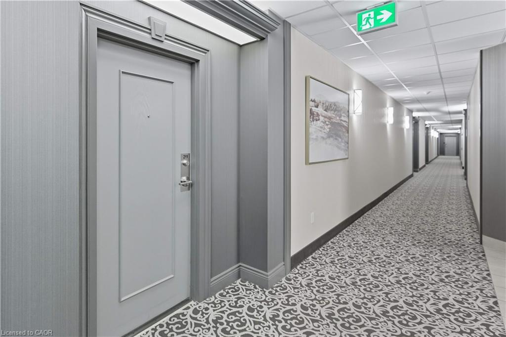 211-2075 Amherst Heights Drive, Burlington, ON - Indoor Photo Showing Other Room