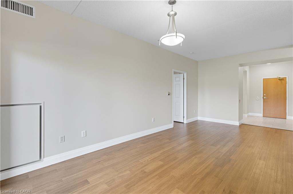 211-2075 Amherst Heights Drive, Burlington, ON - Indoor Photo Showing Other Room