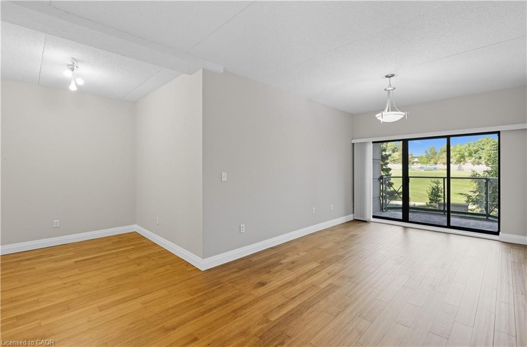 211-2075 Amherst Heights Drive, Burlington, ON - Indoor Photo Showing Other Room