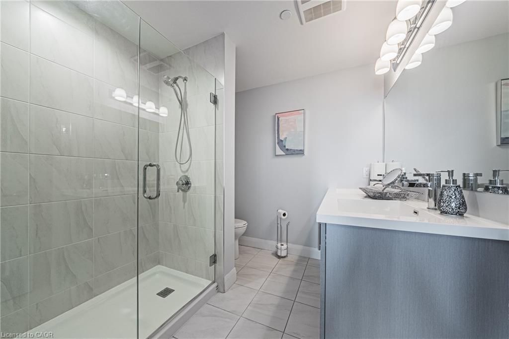 317-1 Redfern Avenue, Hamilton, ON - Indoor Photo Showing Bathroom