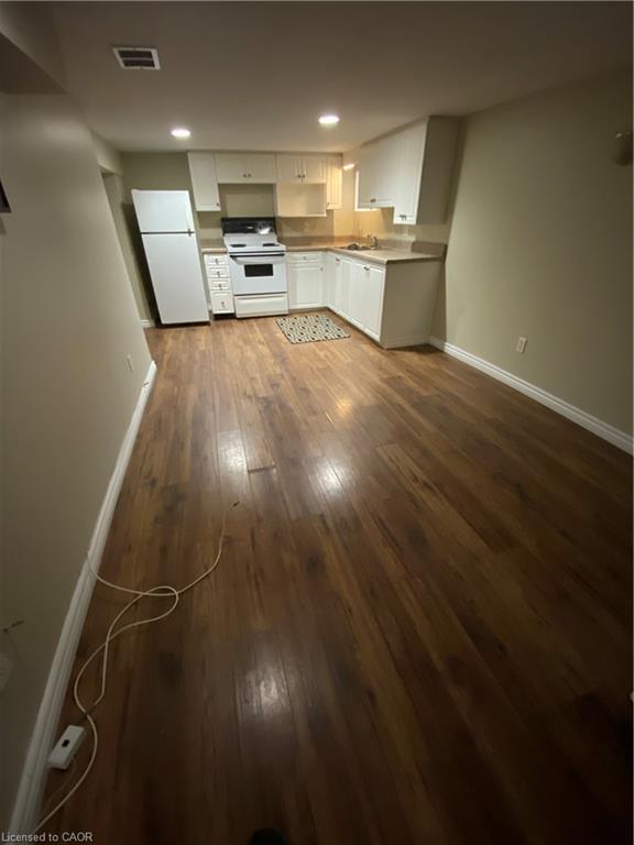 70 Belview Avenue, Hamilton, ON - Indoor Photo Showing Kitchen