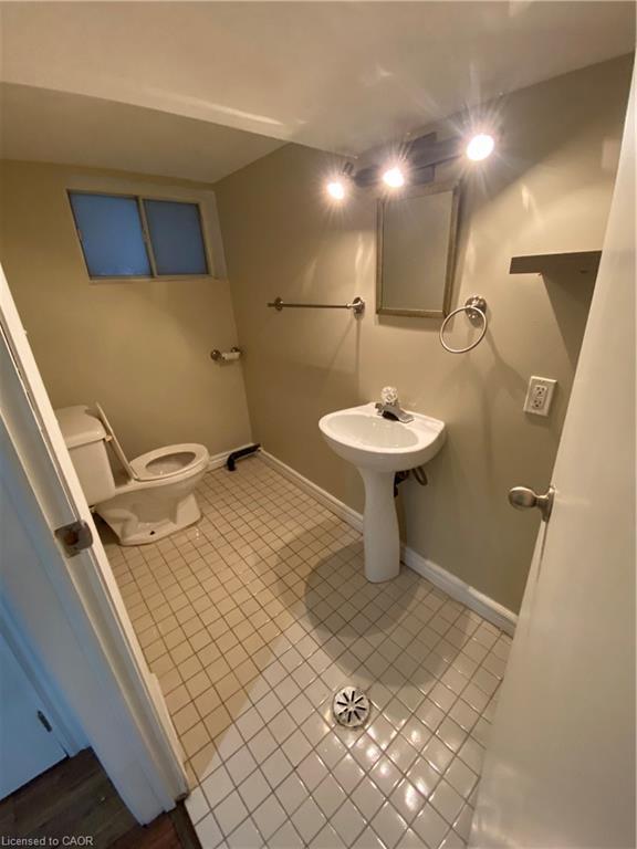 70 Belview Avenue, Hamilton, ON - Indoor Photo Showing Bathroom