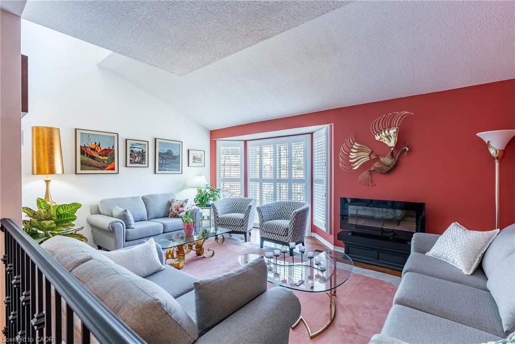 6-1508 Upper Middle Road, Burlington, ON - Indoor Photo Showing Living Room With Fireplace