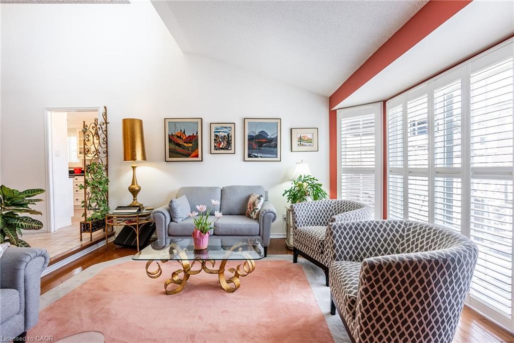 6-1508 Upper Middle Road, Burlington, ON - Indoor Photo Showing Living Room