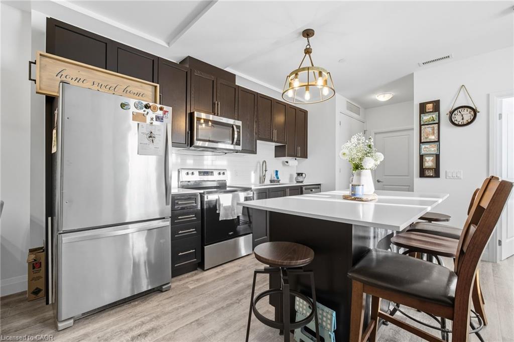 426-1 Redfern Avenue, Hamilton, ON - Indoor Photo Showing Kitchen