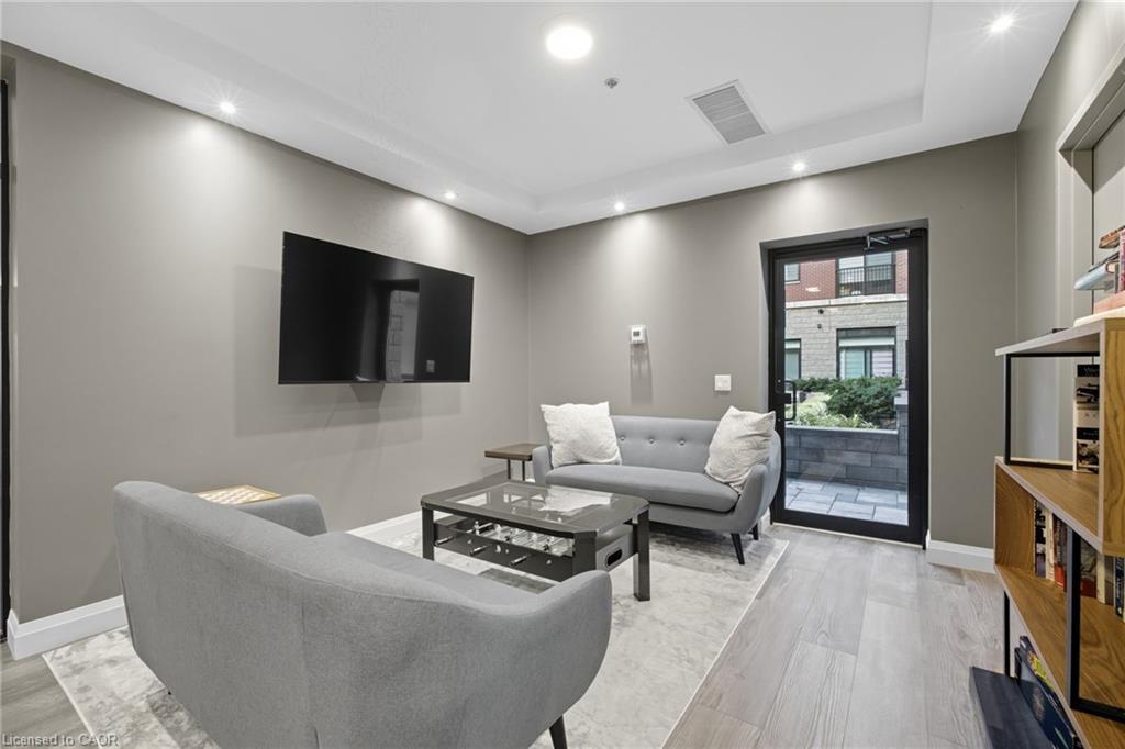 426-1 Redfern Avenue, Hamilton, ON - Indoor