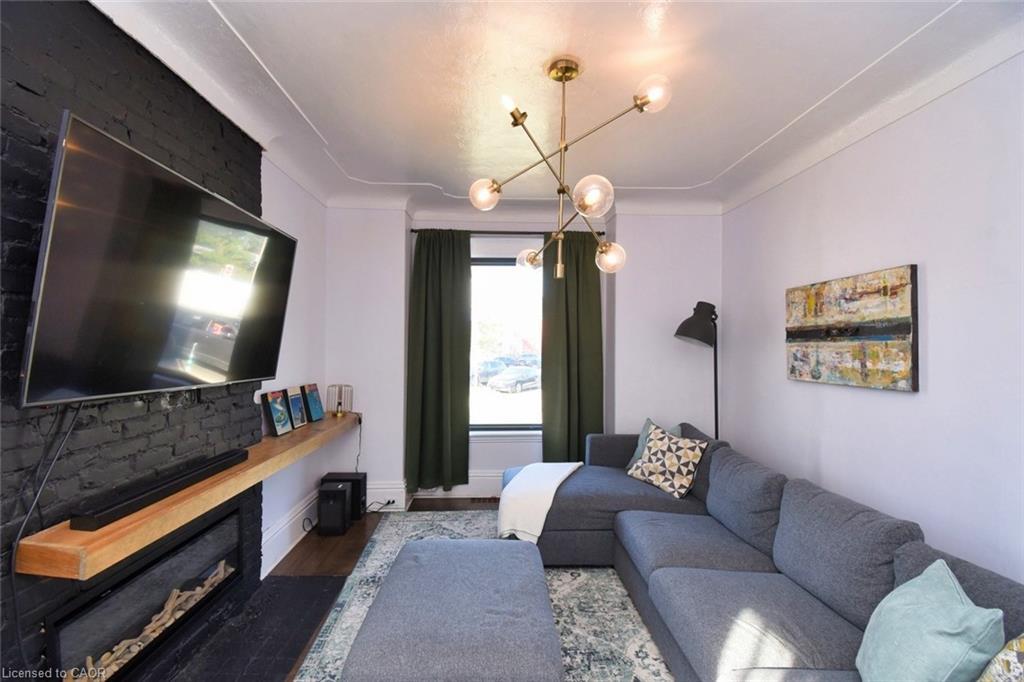 150 Victoria Avenue N, Hamilton, ON - Indoor Photo Showing Living Room With Fireplace