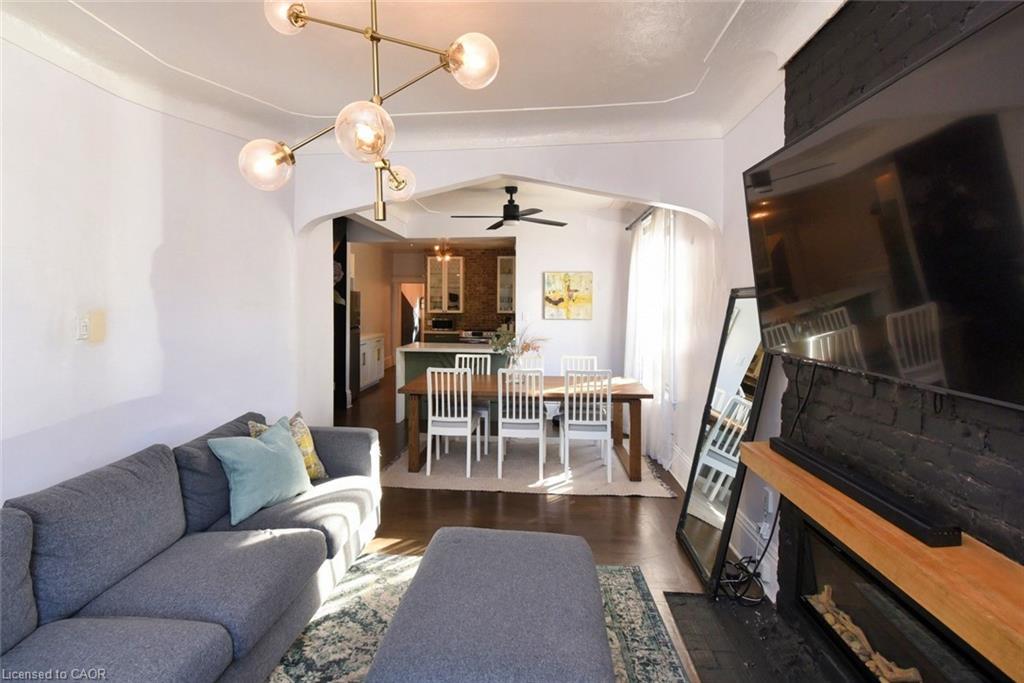 150 Victoria Avenue N, Hamilton, ON - Indoor Photo Showing Living Room With Fireplace
