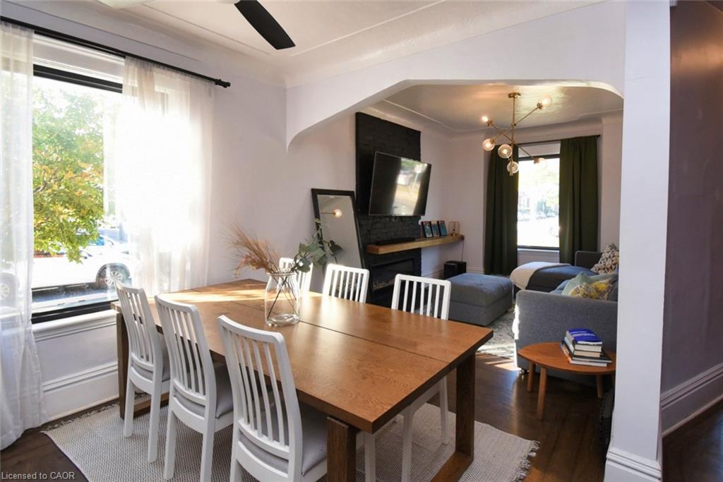 150 Victoria Avenue N, Hamilton, ON - Indoor Photo Showing Dining Room