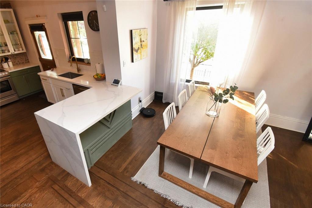 150 Victoria Avenue N, Hamilton, ON - Indoor Photo Showing Dining Room