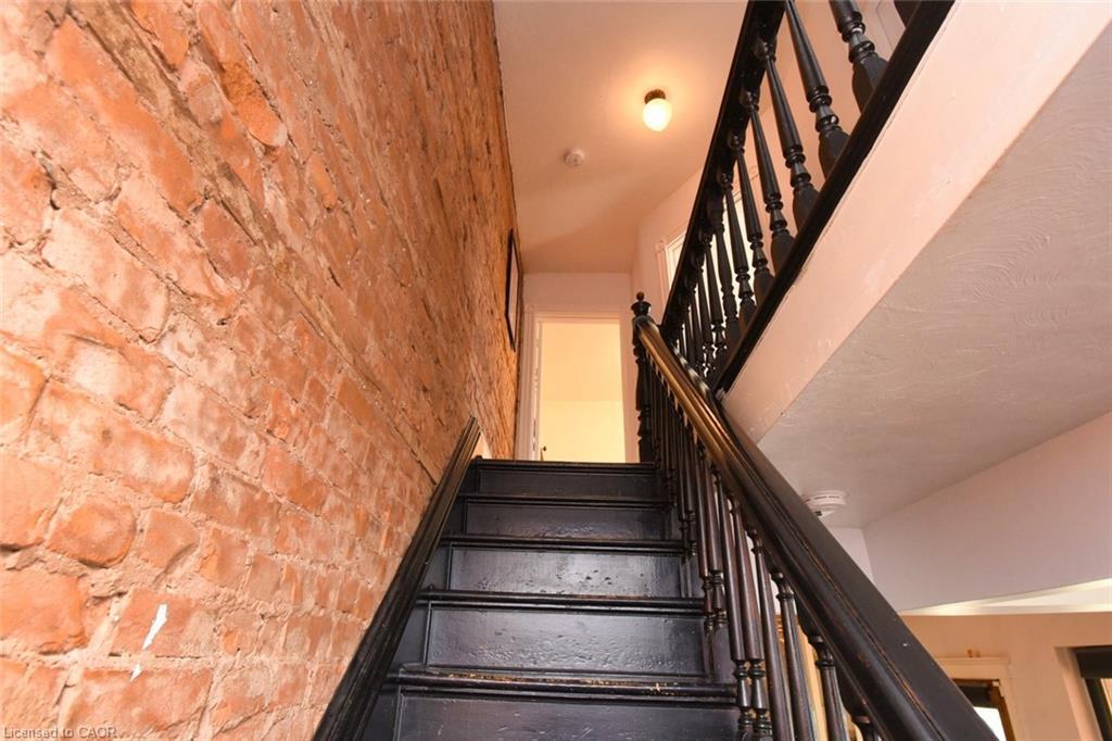 150 Victoria Avenue N, Hamilton, ON - Indoor Photo Showing Other Room