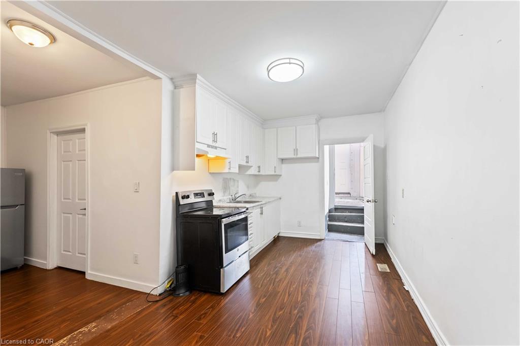 2-750 Barton Street E, Hamilton, ON - Indoor Photo Showing Kitchen