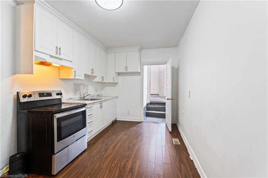 2-750 Barton Street E, Hamilton, ON - Indoor Photo Showing Kitchen
