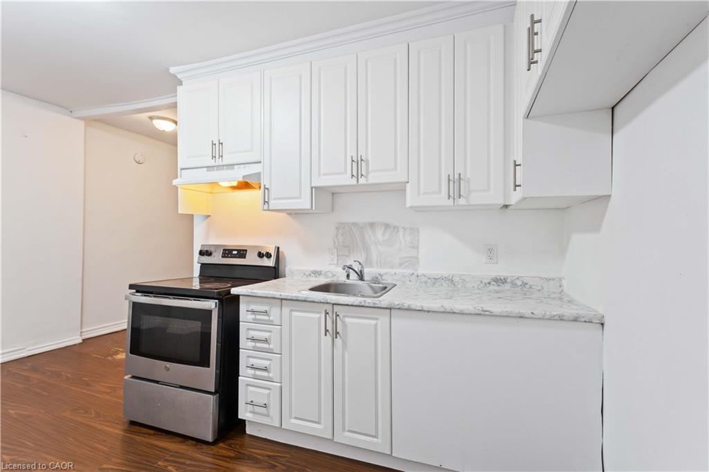 2-750 Barton Street E, Hamilton, ON - Indoor Photo Showing Kitchen