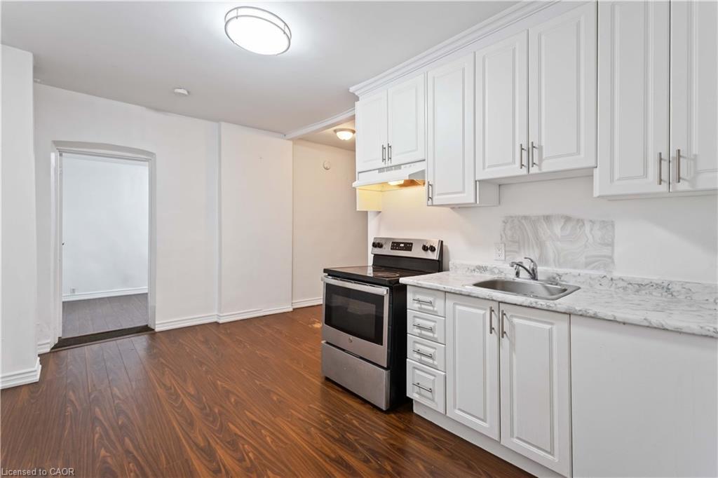 2-750 Barton Street E, Hamilton, ON - Indoor Photo Showing Kitchen