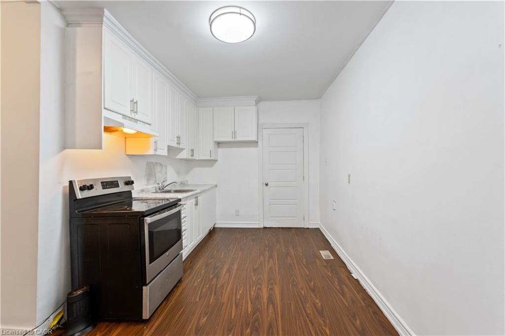 2-750 Barton Street E, Hamilton, ON - Indoor Photo Showing Kitchen