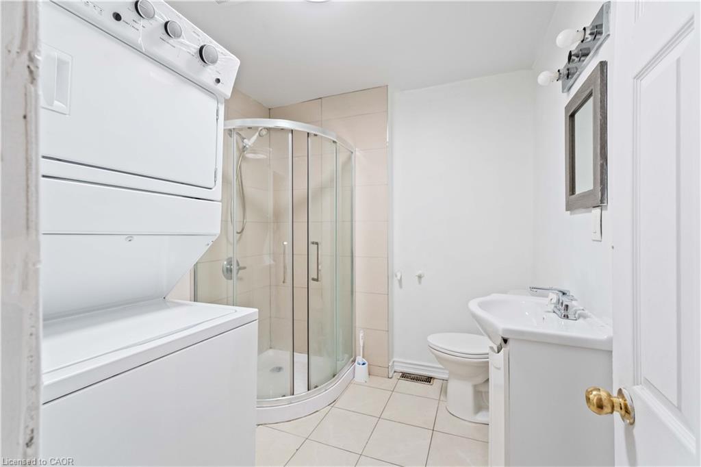 2-750 Barton Street E, Hamilton, ON - Indoor Photo Showing Laundry Room