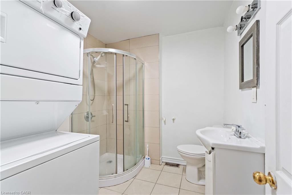 2-750 Barton Street E, Hamilton, ON - Indoor Photo Showing Laundry Room