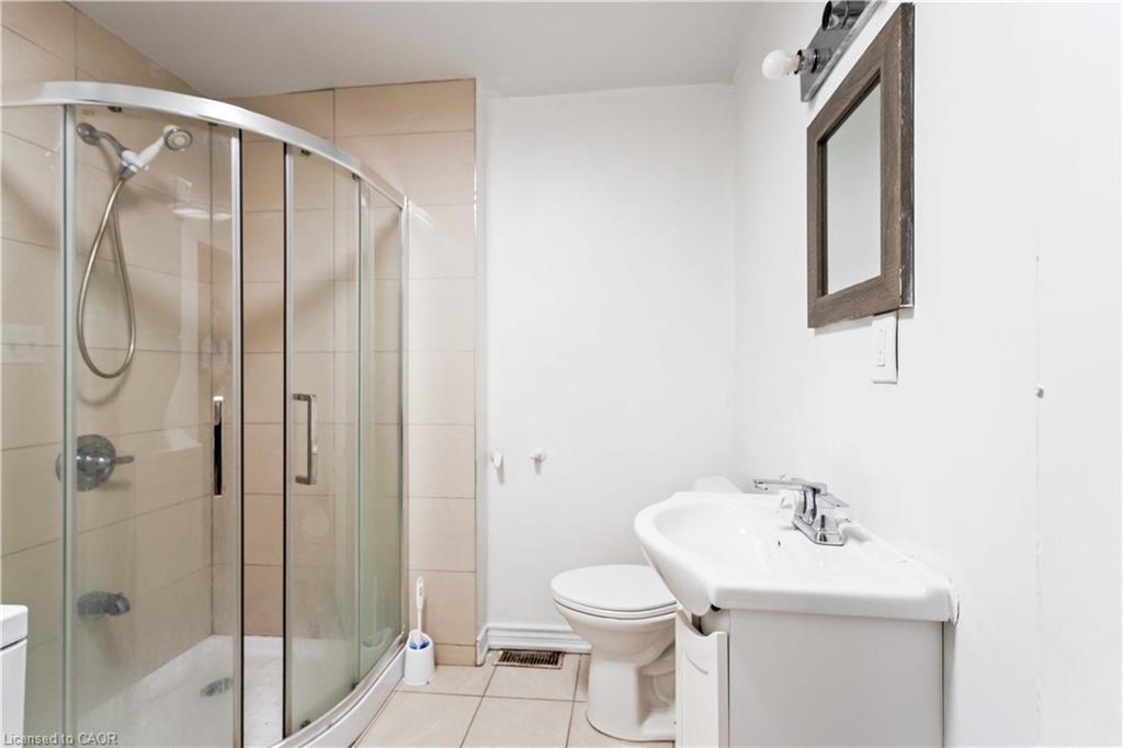 2-750 Barton Street E, Hamilton, ON - Indoor Photo Showing Bathroom