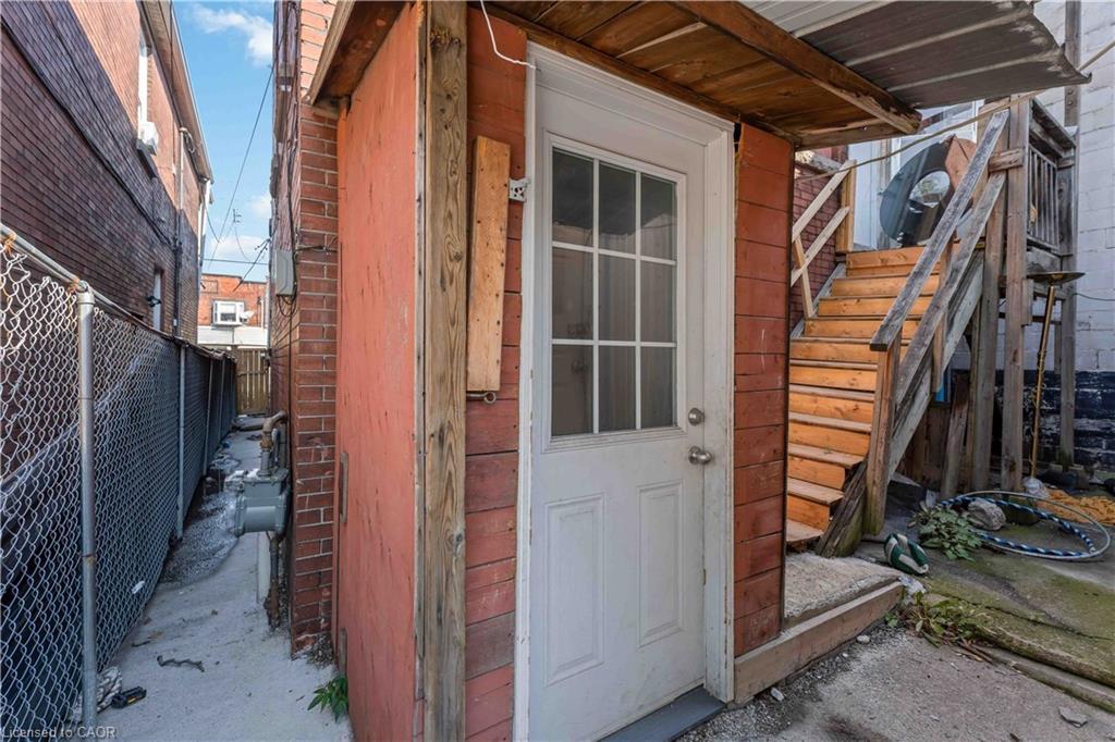 2-750 Barton Street E, Hamilton, ON - Outdoor With Exterior