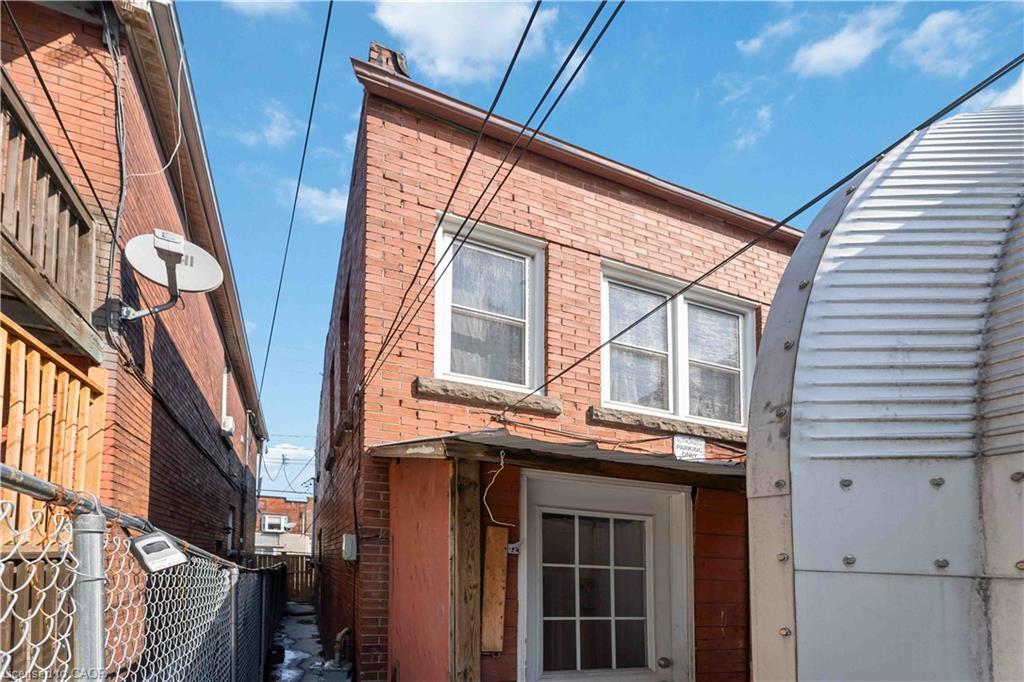 2-750 Barton Street E, Hamilton, ON - Outdoor