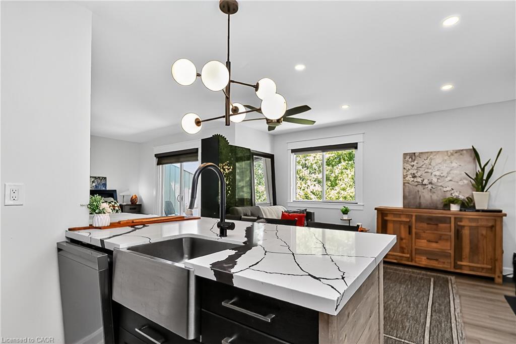 3-15 Dawson Drive, Collingwood, ON - Indoor Photo Showing Kitchen With Upgraded Kitchen