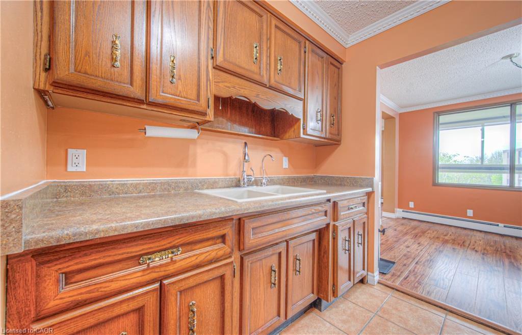 406-400 Champlain Boulevard, Cambridge, ON - Indoor Photo Showing Kitchen With Double Sink