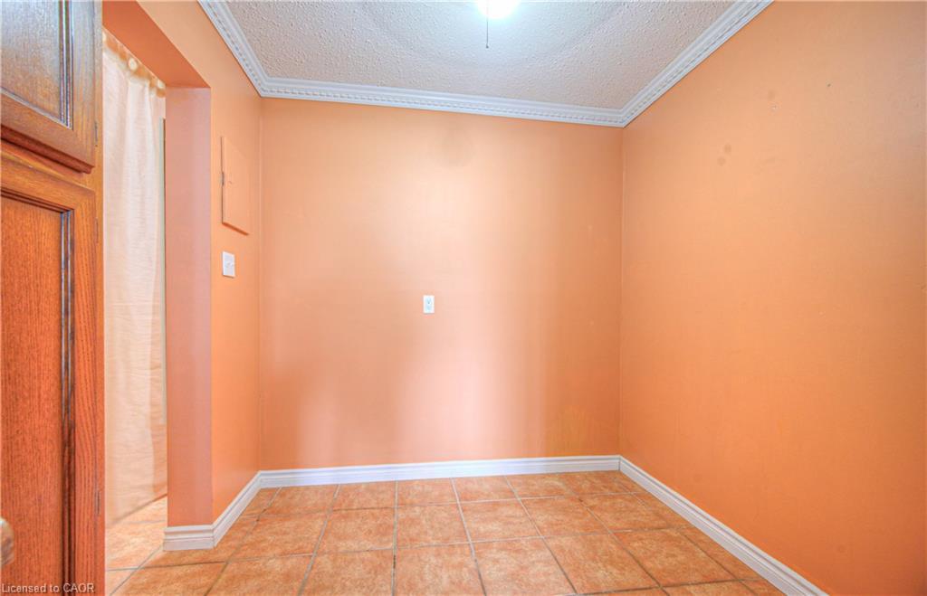 406-400 Champlain Boulevard, Cambridge, ON - Indoor Photo Showing Other Room