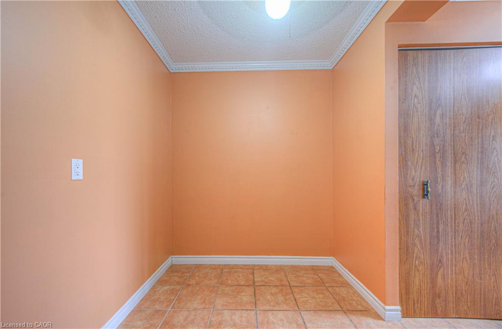 406-400 Champlain Boulevard, Cambridge, ON - Indoor Photo Showing Other Room