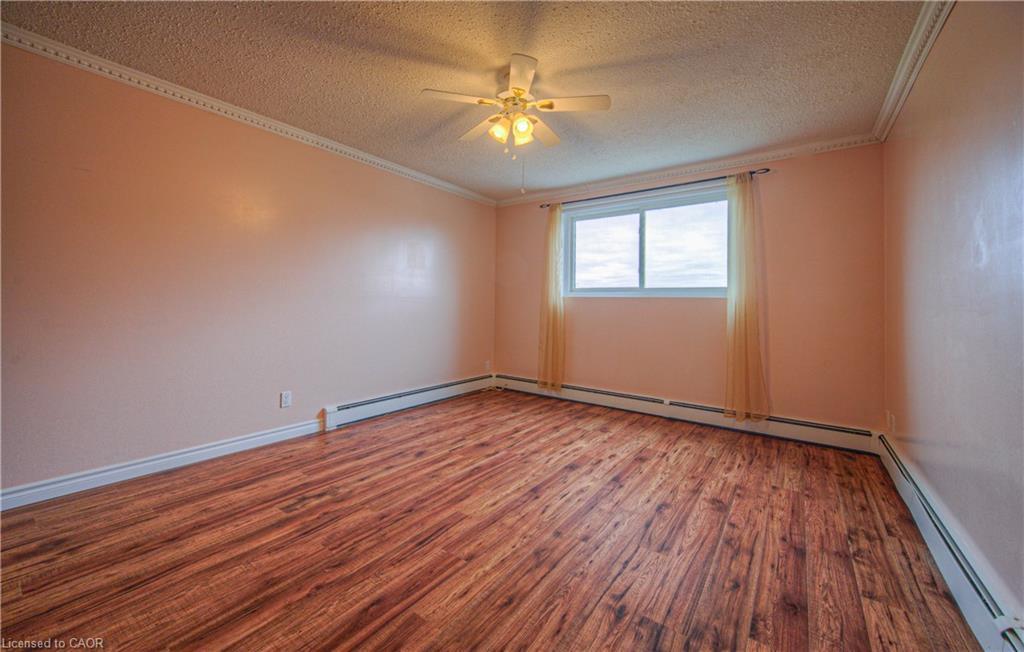 406-400 Champlain Boulevard, Cambridge, ON - Indoor Photo Showing Other Room