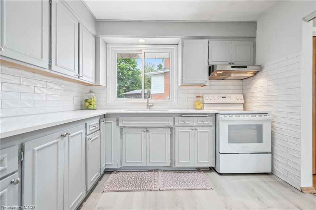 11 Van Horne Place, Kitchener, ON - Indoor Photo Showing Kitchen