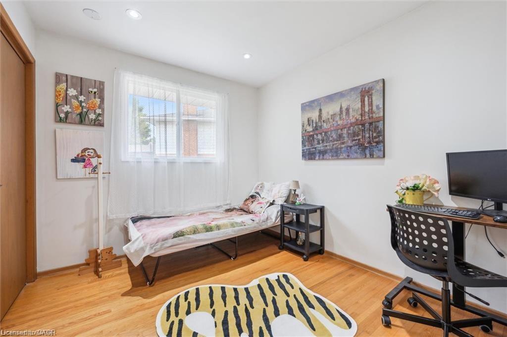 11 Van Horne Place, Kitchener, ON - Indoor Photo Showing Bedroom