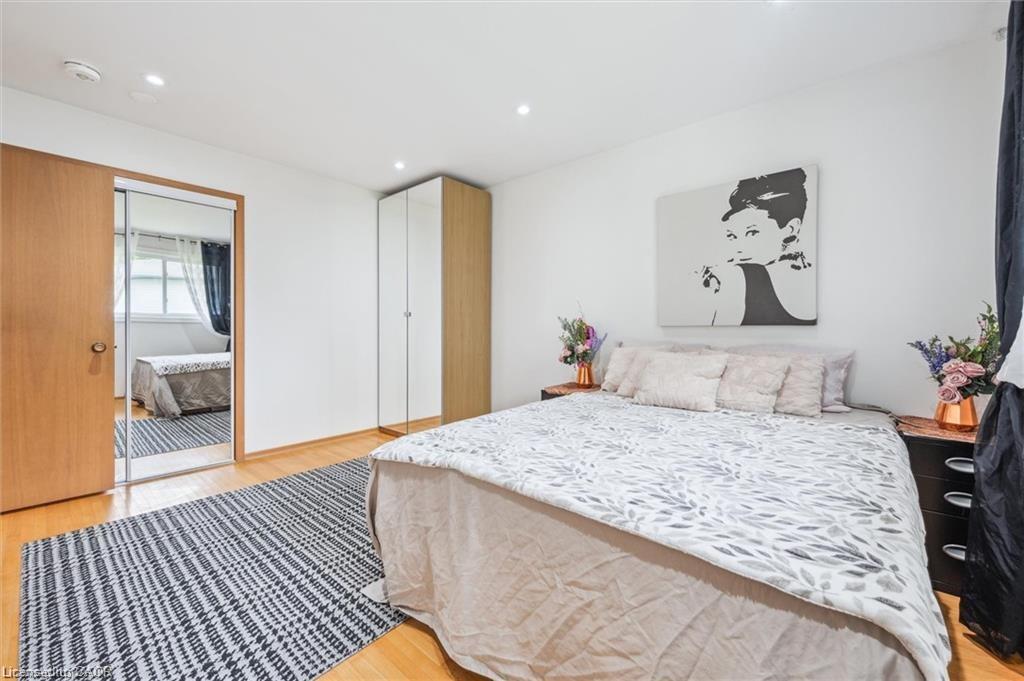 11 Van Horne Place, Kitchener, ON - Indoor Photo Showing Bedroom