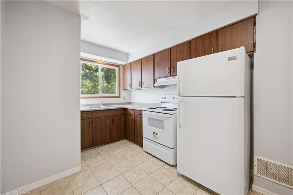 101 Churchill Street, Waterloo, ON - Indoor Photo Showing Kitchen With Double Sink