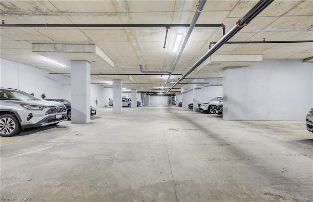 3203-60 Frederick Street, Kitchener, ON - Indoor Photo Showing Garage