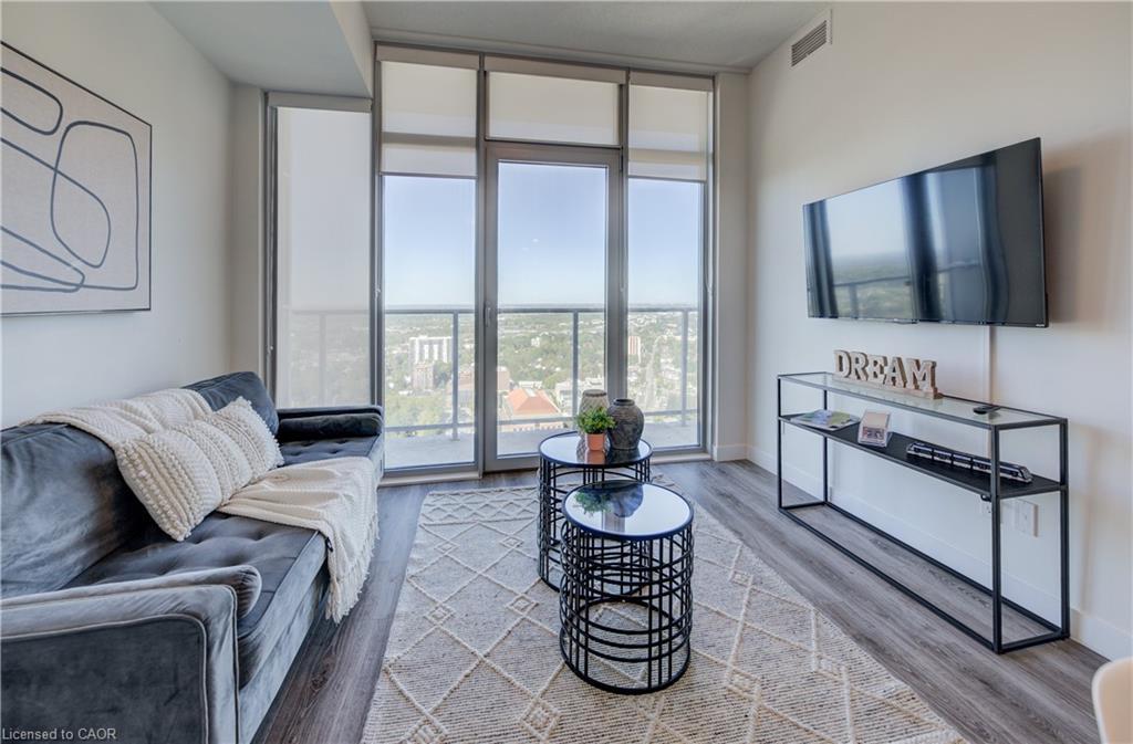 3203-60 Frederick Street, Kitchener, ON - Indoor Photo Showing Living Room