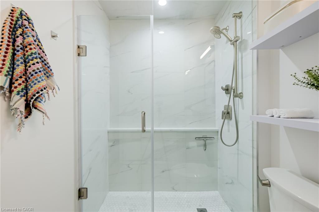 205-500 Brock Avenue, Burlington, ON - Indoor Photo Showing Bathroom