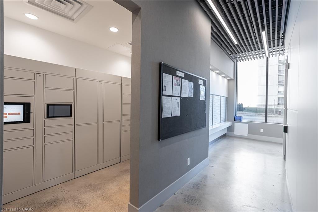 205-500 Brock Avenue, Burlington, ON - Indoor Photo Showing Other Room