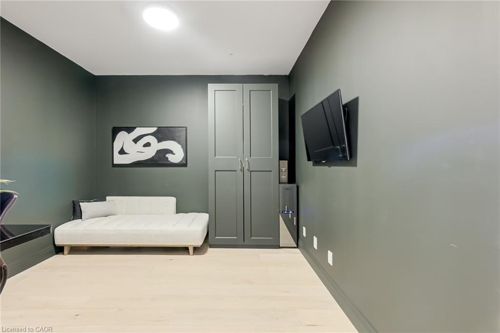 205-500 Brock Avenue, Burlington, ON - Indoor