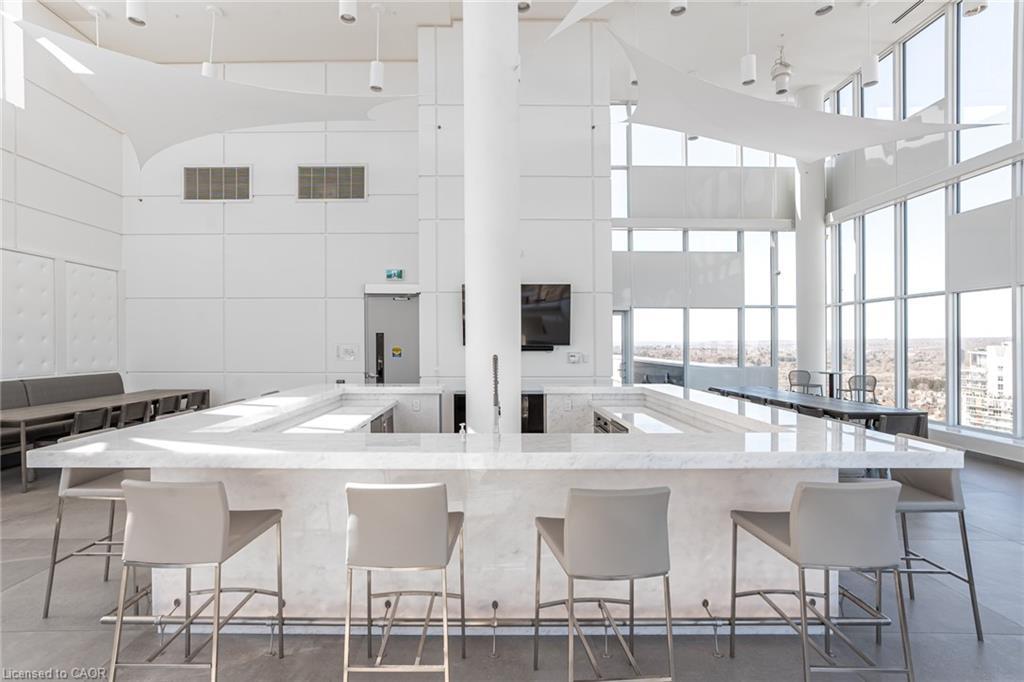 205-500 Brock Avenue, Burlington, ON - Indoor