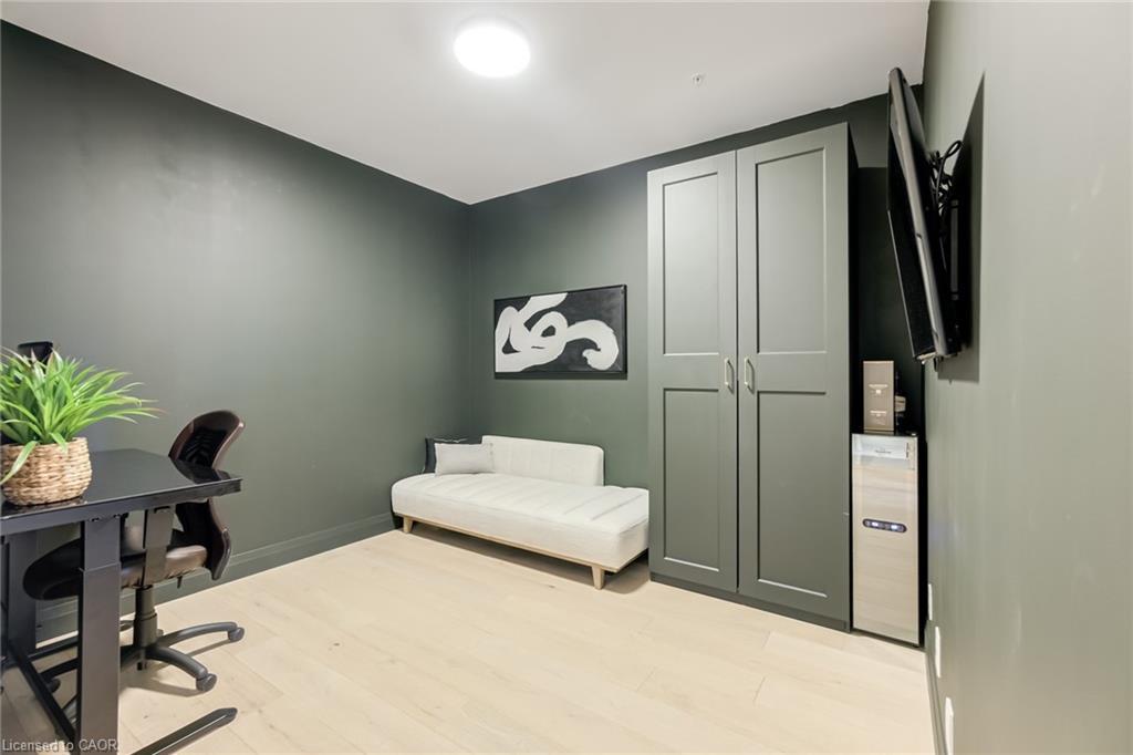 205-500 Brock Avenue, Burlington, ON - Indoor