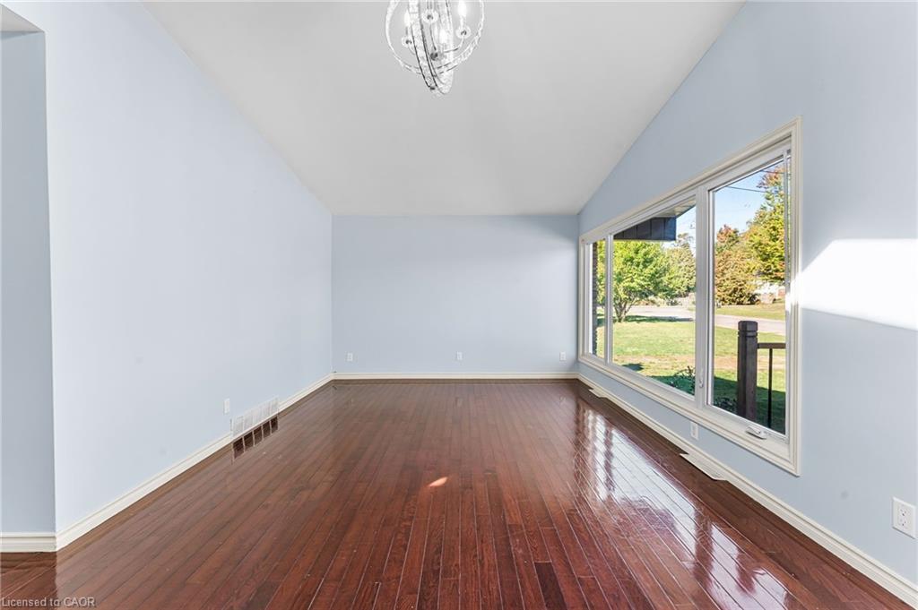 6122 Mayfair Drive, Niagara Falls, ON - Indoor Photo Showing Other Room